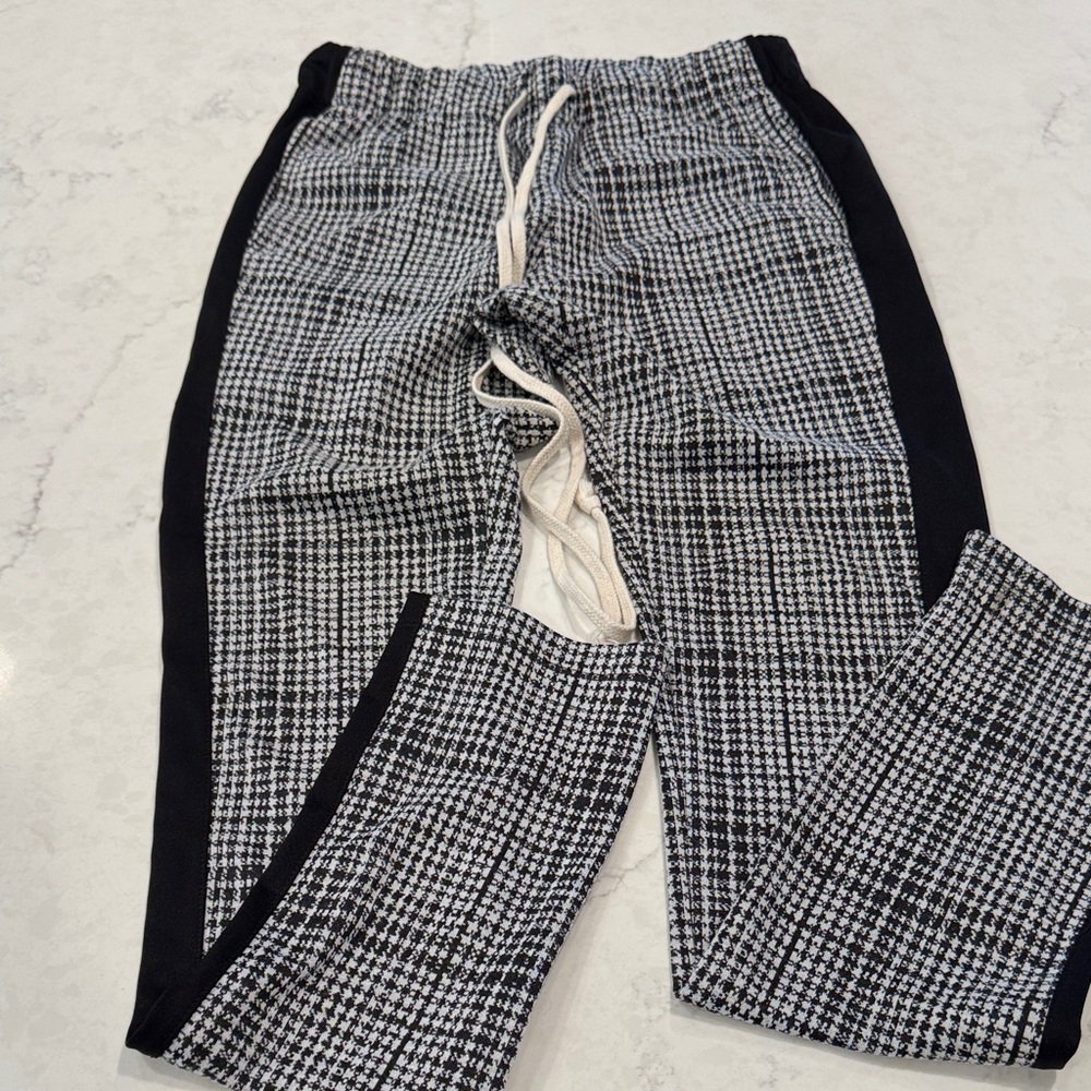Stylish Black and White Women's Pantsuit